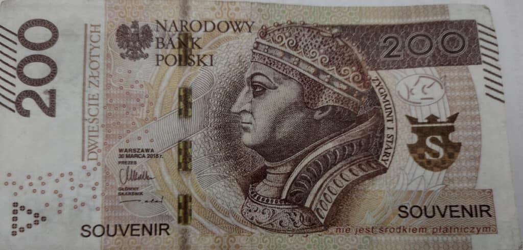 Do 8 lat więzienia grozi 22-latkowi z Olsztyna, który płacił w sklepie nietypowym banknotem