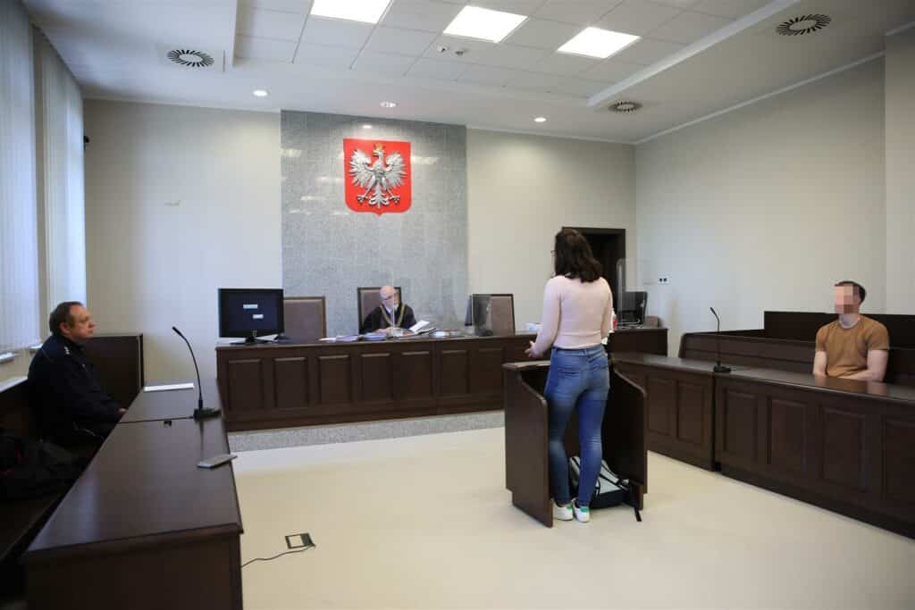Tak się zachowują olsztyńscy strażacy po pracy? Sprawa trafiła na salę sądową