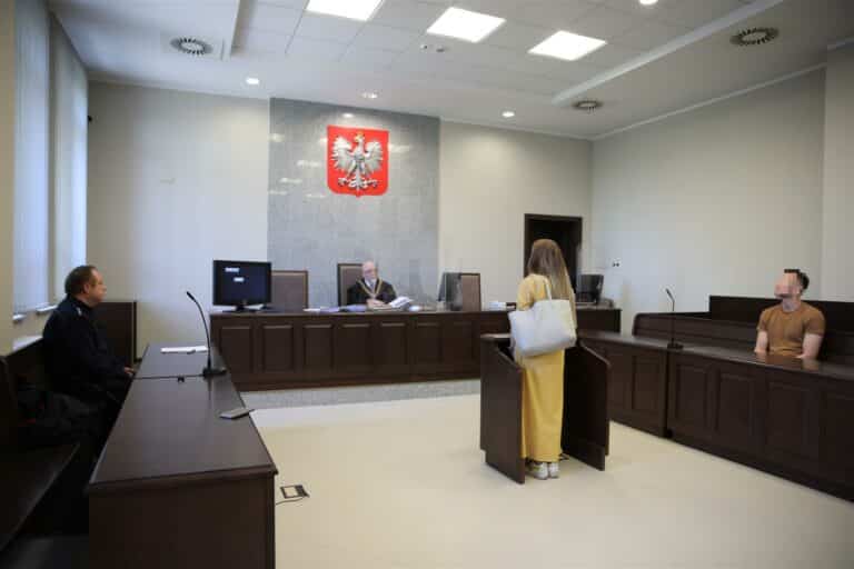 Tak się zachowują olsztyńscy strażacy po pracy? Sprawa trafiła na salę sądową