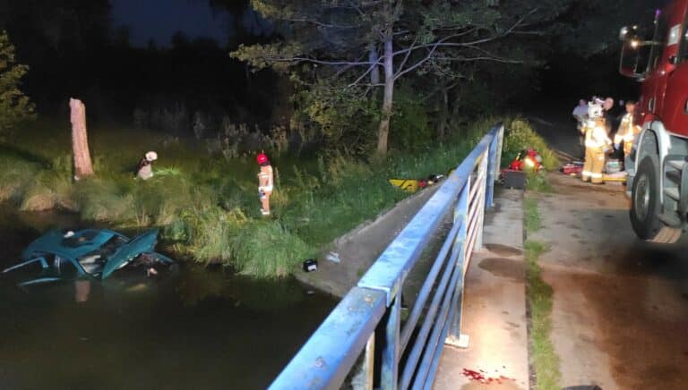 Trzy osoby zginęły w wypadku, auto wpadło do rzeki