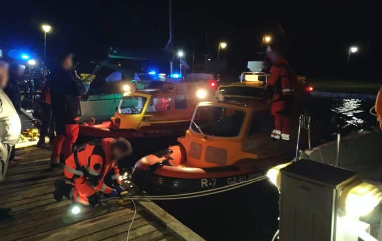 70-latek zaatakował nożem żeglarzy w porcie w Sztynorcie. Sąd nie przychylił do aresztu