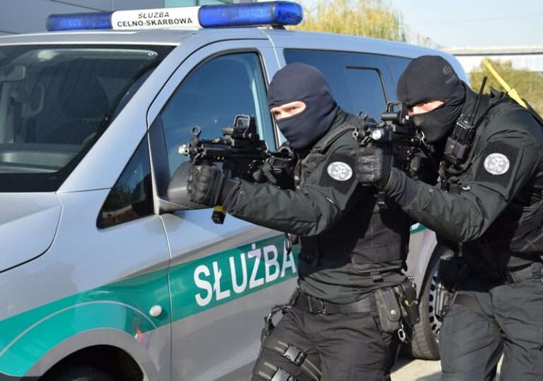 Warmińsko–Mazurskie KAS zatrzymało 7 osób Śledztwo dotyczy tzw. „hurtowni faktur”