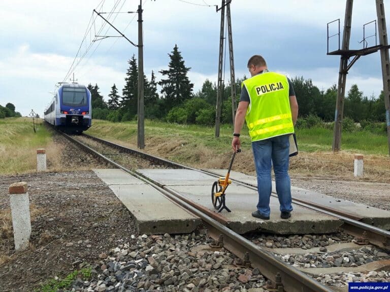 Dramat na torach. Pociąg śmiertelnie potrącił pieszego