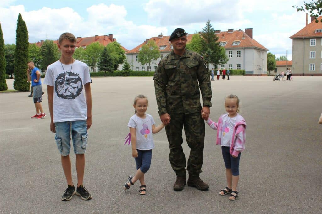 Jeden obraz wart jest więcej niż tysiąc słów. Polscy żołnierze wrócili do domu
