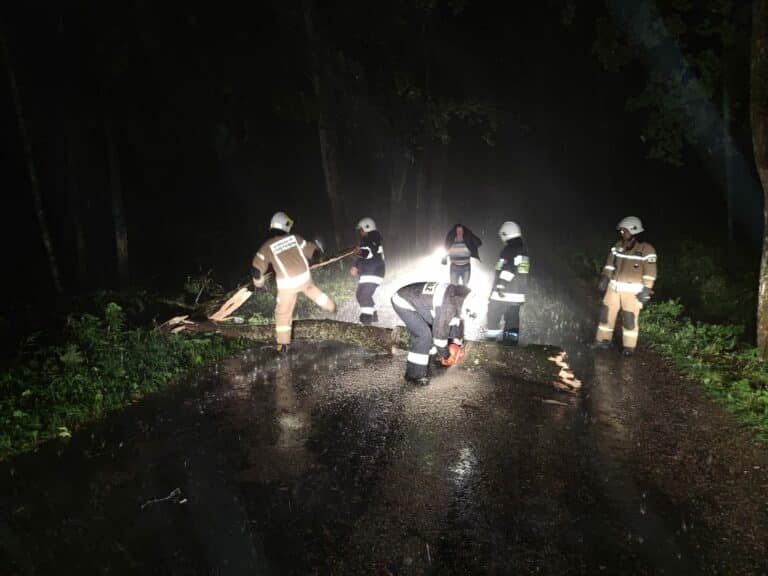 Przez burze ewakuowano pięć obozów harcerskich. Ranny został opiekun jednego z nich