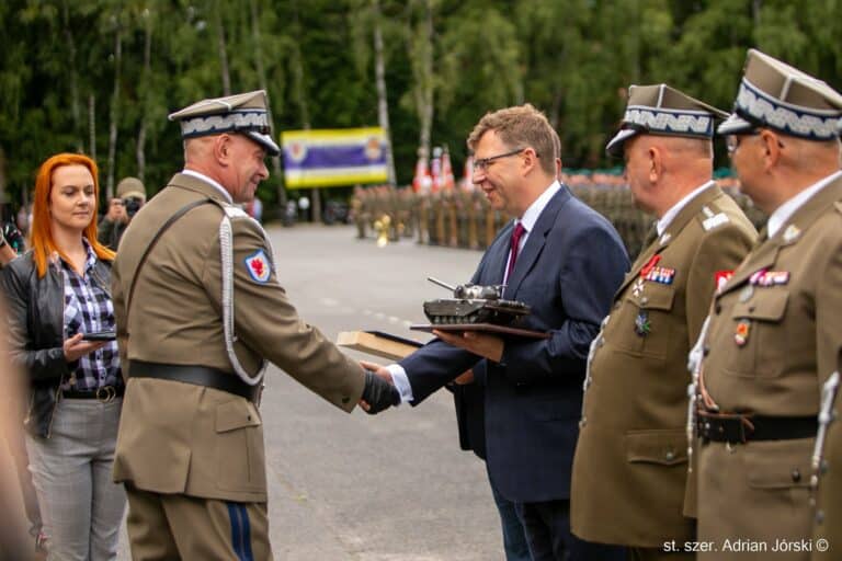 Gen. dyw. Krzysztof Radomski pożegnał się z 16. Dywizją Zmechanizowaną