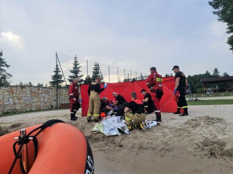 Na plaży rozpoczęto resuscytację krążeniowo-oddechową. Przyleciał śmigłowiec LPR