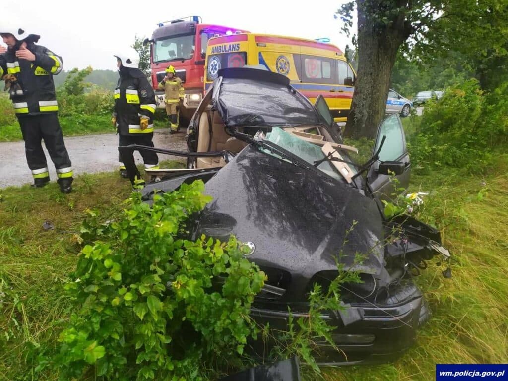 25-letni kierujący BMW trafił do szpitala wypadek Węgorzewo, Wiadomości