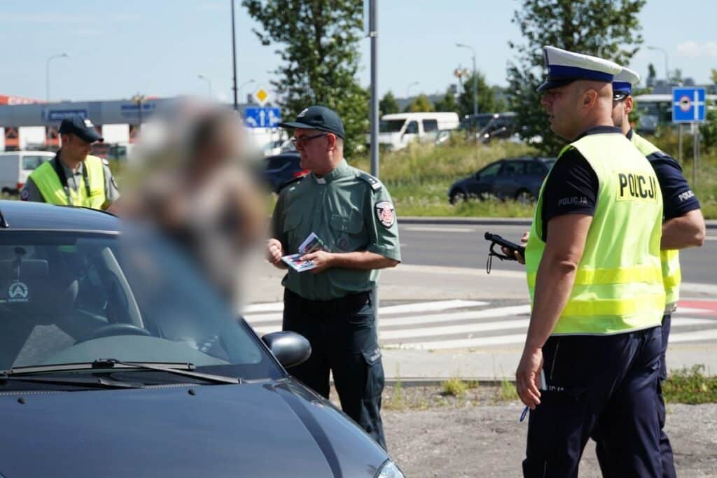 Olsztyńskiej "drogówce" towarzyszył ksiądz, który prosił kierowców o nawrócenie się