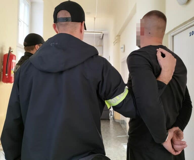 Dwóch pseudokibiców zatrzymanych po meczu Lechii Gdańsk. Jeden na terenie powiatu olsztyńskiego