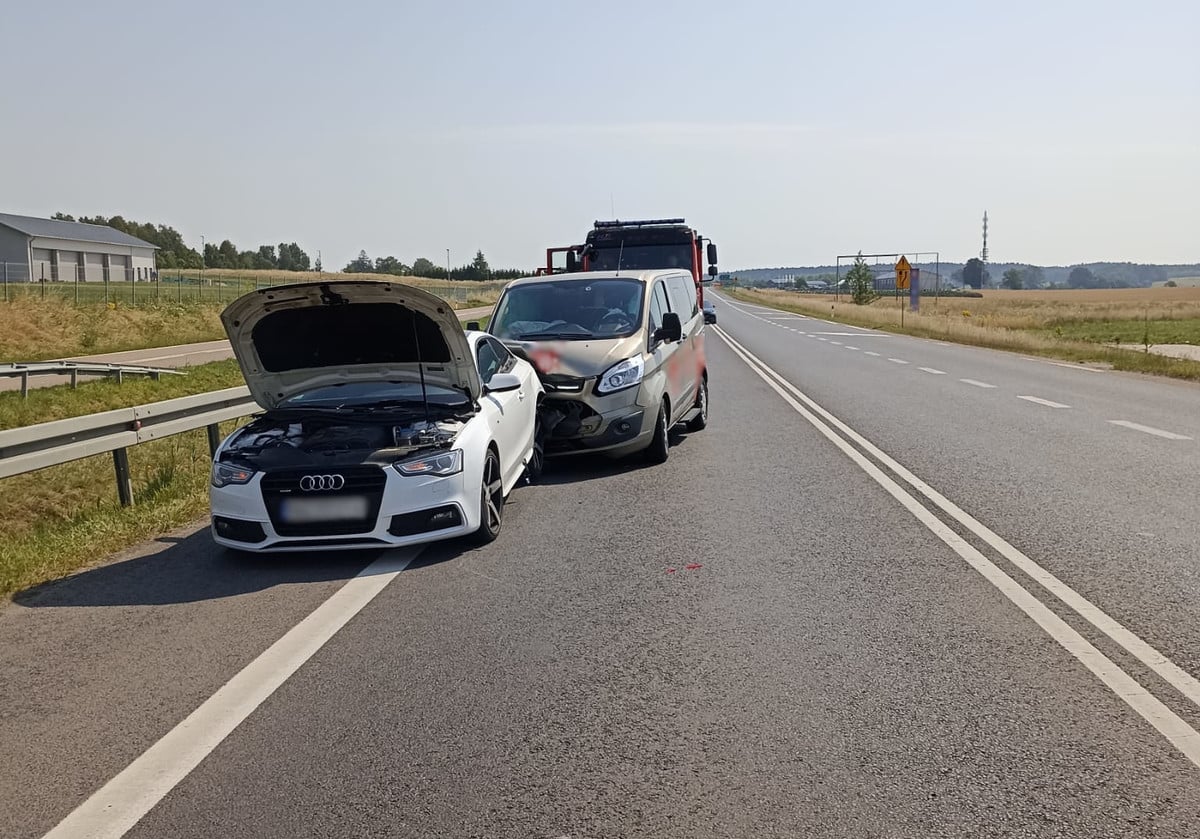 73-letni kierujący busem nie zachował należytej ostrożności i najechał na tył poprzedzającego audi wypadek Wiadomości