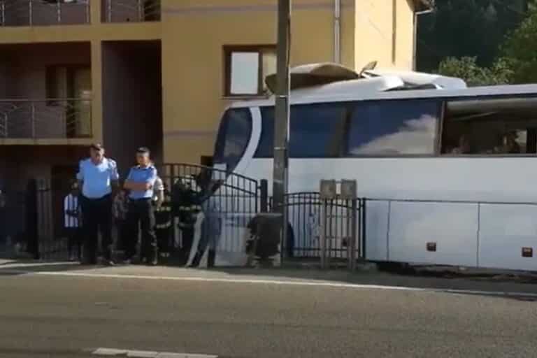 Wypadek polskiego autokaru w Rumunii. Kierowca nie żyje, 7 osób poszkodowanych