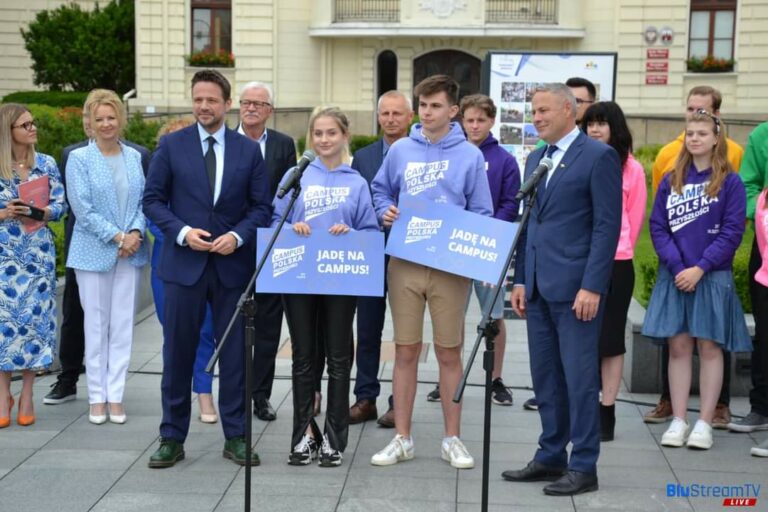 Bilety na Campus w rękach uczestnik&oacute;w