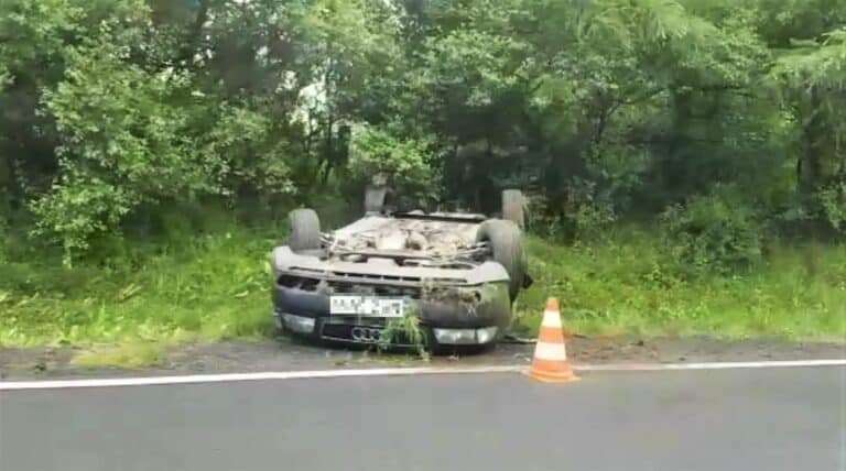 Kierująca na własne życzenie dachowała w rowie