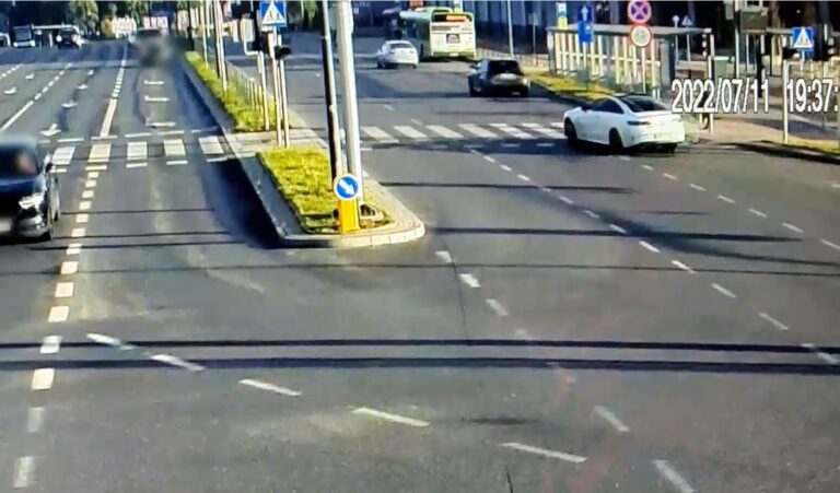 Driftował pod Galerią Warmińską? 22-letni kierowca Mercedesa stracił „prawko”