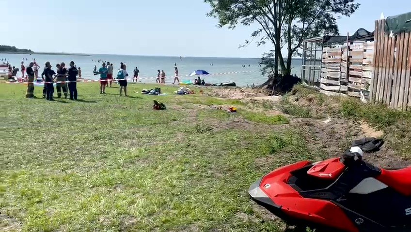 Skuter wodny bez sternika wpłynął z impetem na plażę na której wypoczywali turyści wypadek Olsztyn, Wiadomości
