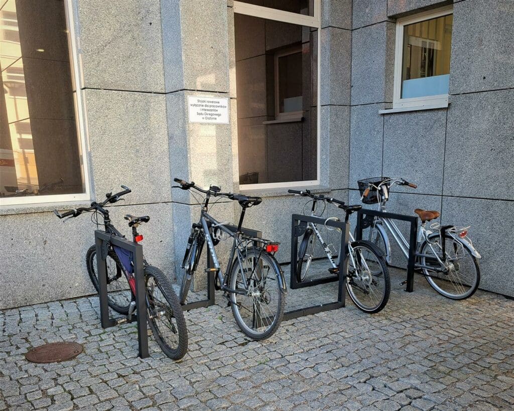 Przed Sądem Okręgowym zamontowano stojaki rowerowe rower Olsztyn, Wiadomości