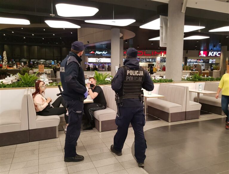 21-latka po rozstaniu z chłopakiem postanowiła &bdquo;zrobić coś szalonego&rdquo; w Galerii Warmińskiej