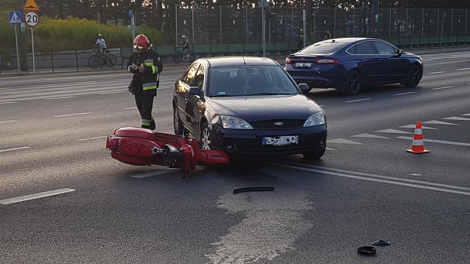 Kierowca forda skręcając w lewo najechał na skuter wypadek Olsztyn, Wiadomości