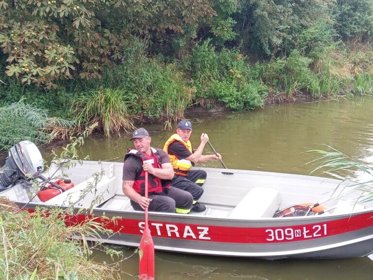 Prawie dwie tony śniętych ryb zebrano ze zbiornika wodnego w powiecie olsztyńskim