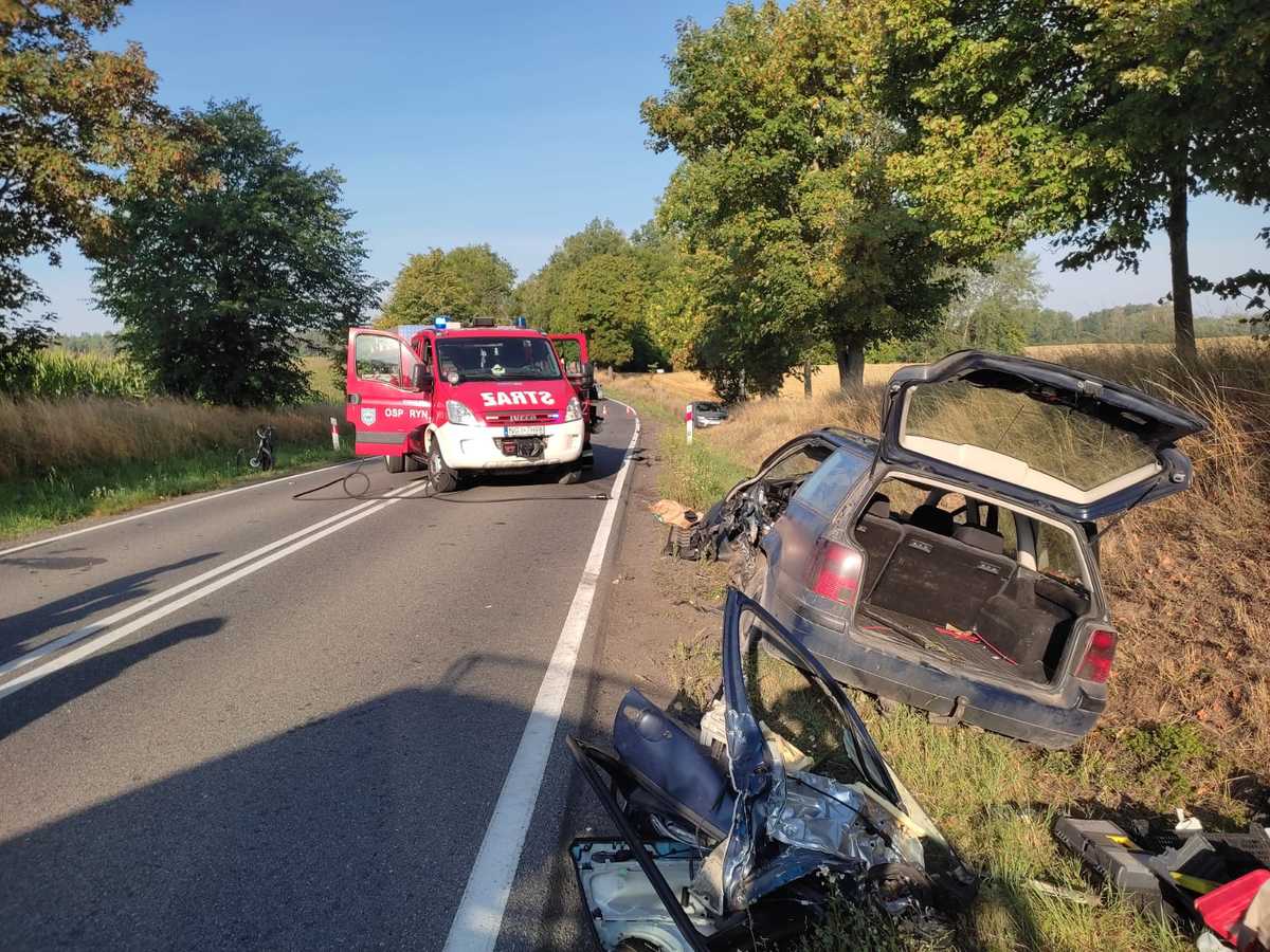 Oślepiające słońce prawdopodobną przyczyną potracenia młodej kobiety na przejściu dla pieszych oraz zderzenia ,,czołowego'' dwóch osobówek wypadek Wiadomości, Ostróda