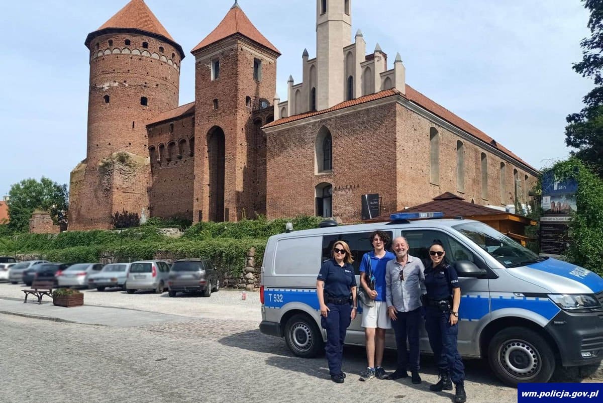 Policjantki z Reszla pomogły odnaleźć telefon amerykańskiego producenta filmowego turystyka Olsztyn, Wiadomości