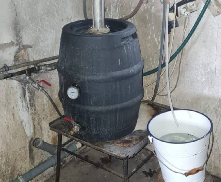 Napiłbyś się tego? 59-latek nielegalnie produkował wysokoprocentowy alkohol