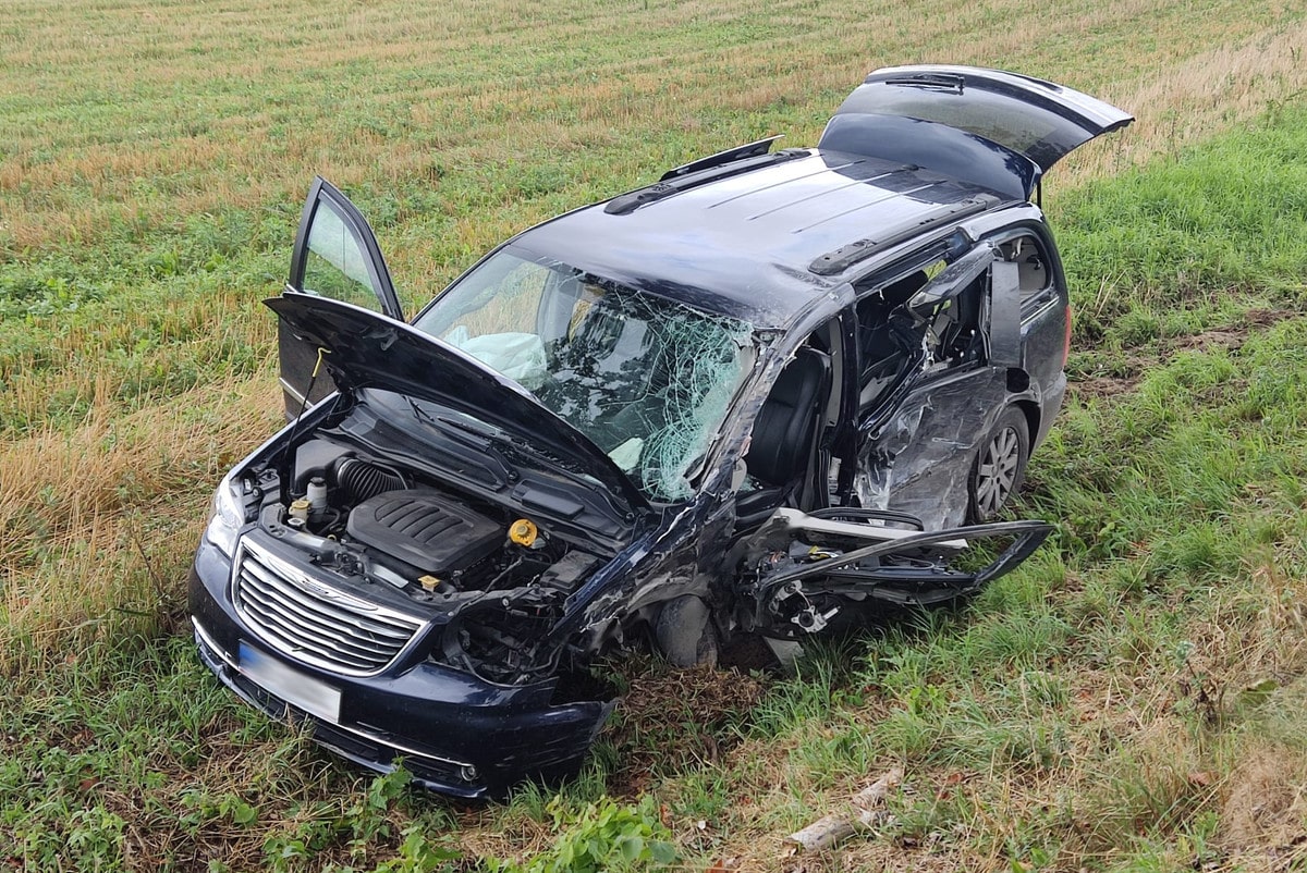 Chrysler zderzył się z jadącym z naprzeciwka pojazdem ciężarowym wypadek Wiadomości, Działdowo