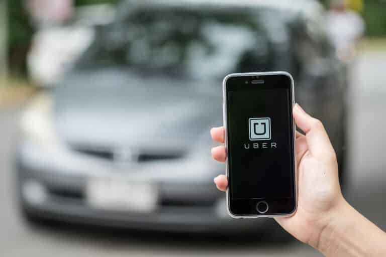 Uber wjeżdża do Olsztyna. Ma dla was kod promocyjny o wartości 100 zł