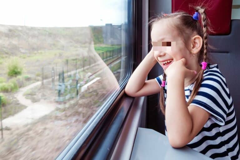 10-letnia dziewczynka wybrała się sama, bez wiedzy rodziny na wakacyjną wyprawę pociągiem