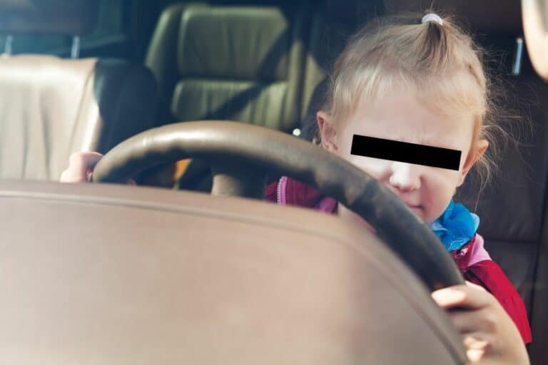 13-latka kierując autem spowodowała trzy kolizje na Zatorzu