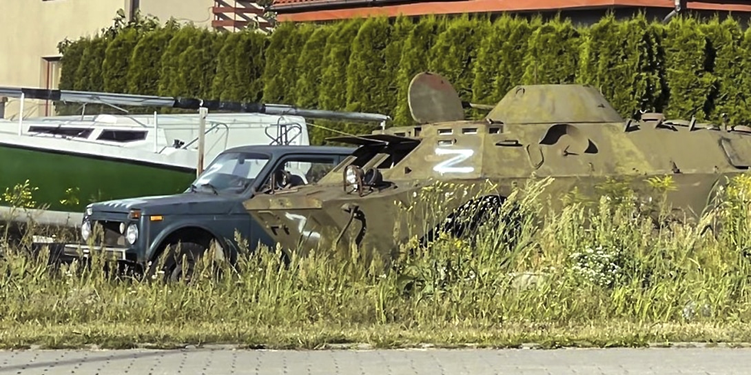 Ktoś w naszym regionie maluje symbole "Z" na starych pojazdach wojskowych Iława, Wiadomości, zPAP