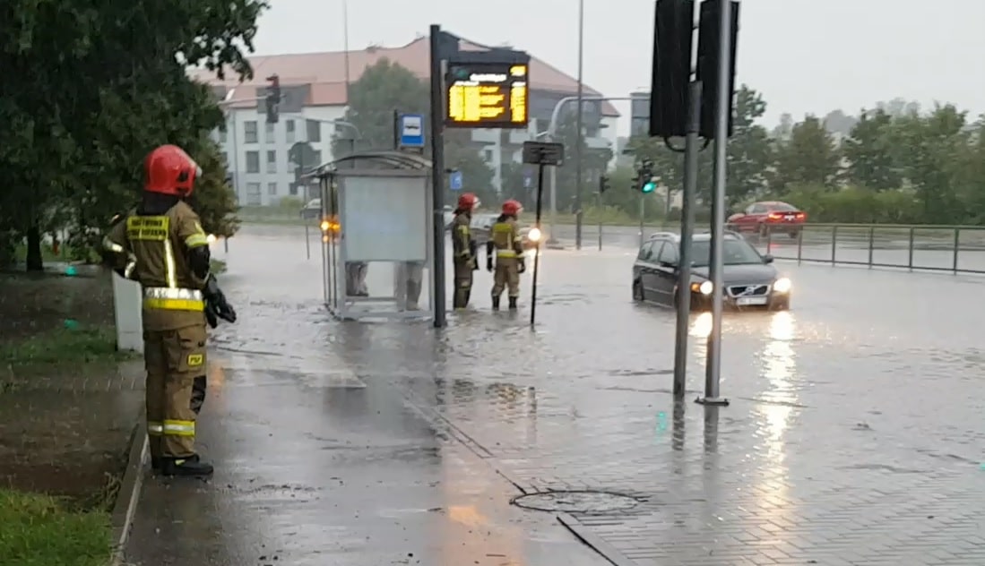 Olsztyn po ulewie. Zadziwiająca informacja od Straży Pożarnej pogoda Szczytno, Wiadomości, zShowcase