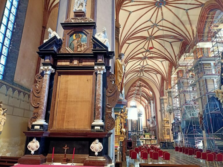 W katedrze fromborskiej XVIII w. obraz wypadł z ramy, uszkodził się