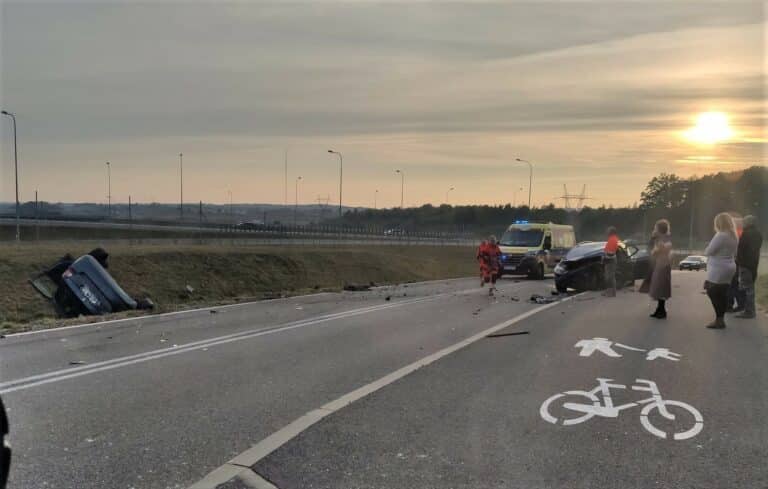 Smutna informacja ze szpitala. Zmarł kierowca, kt&oacute;ry spowodował wypadek pod Olsztynem