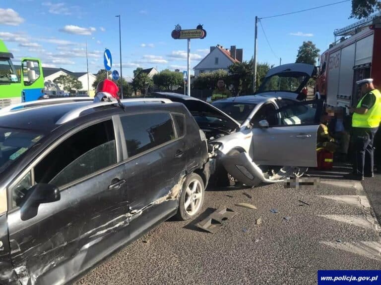 Sprawcą kolizji był 89-latek. Drugim autem podróżowała matka z z 4-letnim dzieckiem
