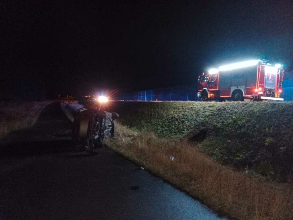 Samochodem renault kierował 29-letni mężczyzna, który jechał z żoną i 4-letnim dzieckiem wypadek Mrągowo, Wiadomości