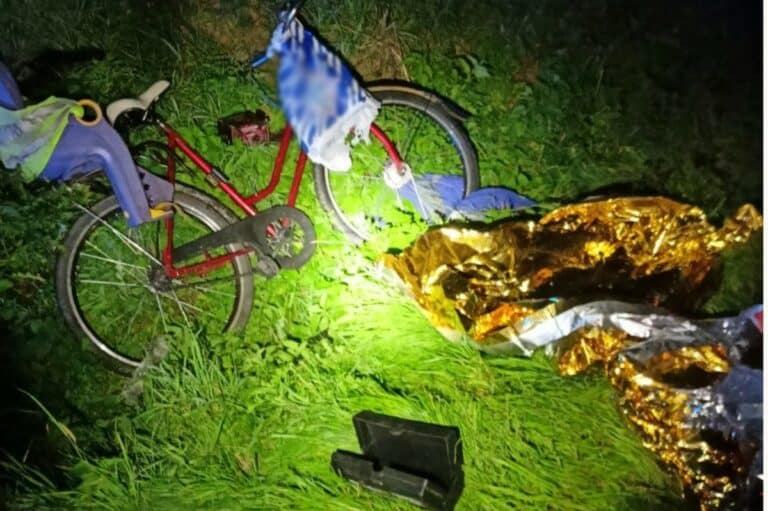 19–latek nie zachował bezpiecznego odstępu podczas wyprzedzania kierującego rowerem i doprowadził do zderzenia