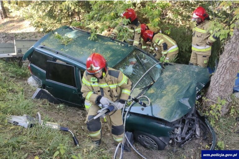 70-letni kierowca z obrażeniami ciała został przewieziony do szpitala