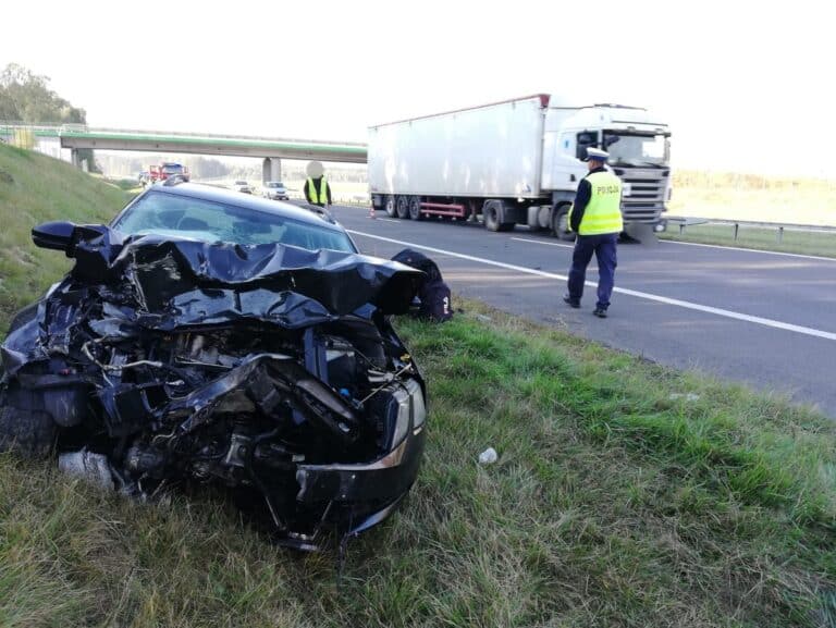 45-latni Węgier nie zachował bezpiecznego odstępu. Uderzył w tył naczepy