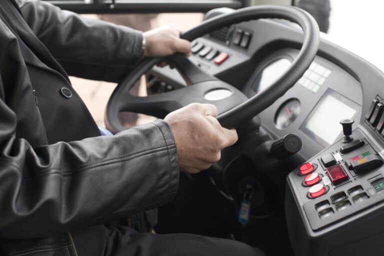 Robił to pasażerom. Nawet 8 lat więzienia grozi kierowcy olsztyńskiego autobusu