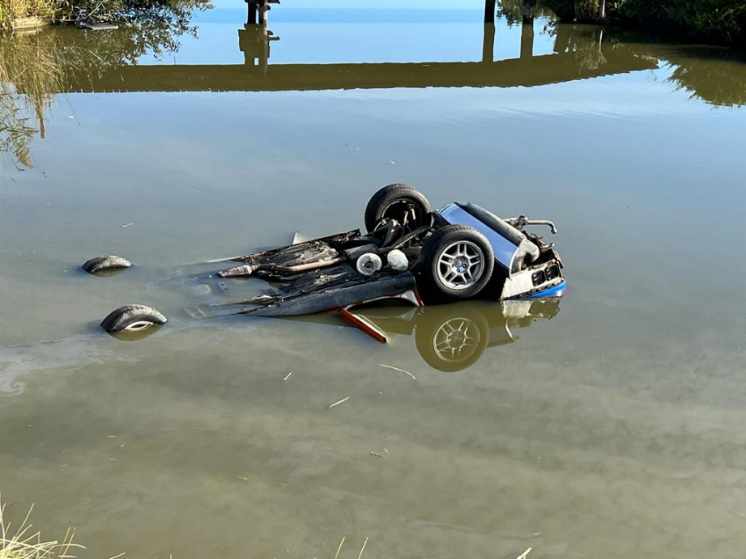 Mężczyzna wydobyty z zatopionego auta nie żyje wypadek Kętrzyn, Wiadomości