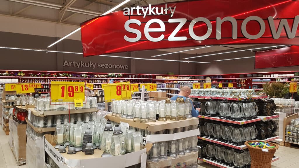 Ceny zniczy wystrzeliły! Sprawdziliśmy olsztyńskie sklepy: Biedronka, Carrefour, Intermarche i Auchan sklep Olsztyn, Wiadomości