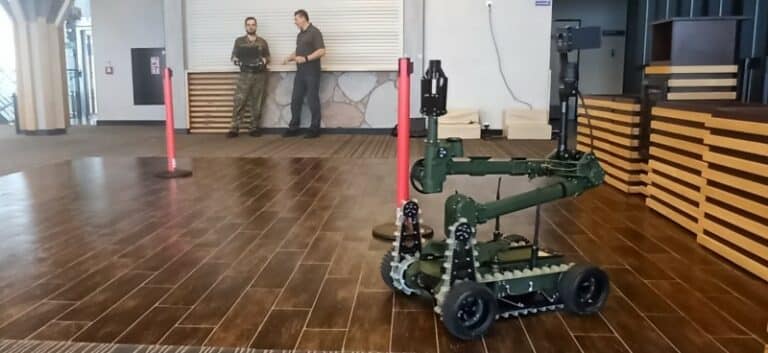 Nowy robot pirotechniczny na lotnisku w Szymanach