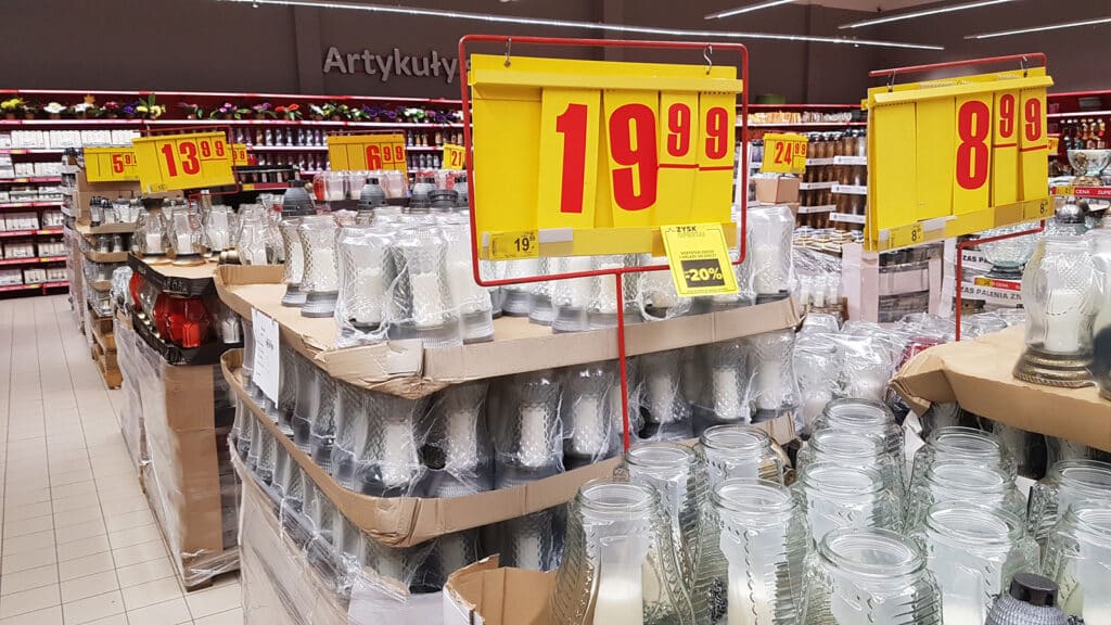 Ceny zniczy wystrzeliły! Sprawdziliśmy olsztyńskie sklepy: Biedronka, Carrefour, Intermarche i Auchan sklep Olsztyn, Wiadomości
