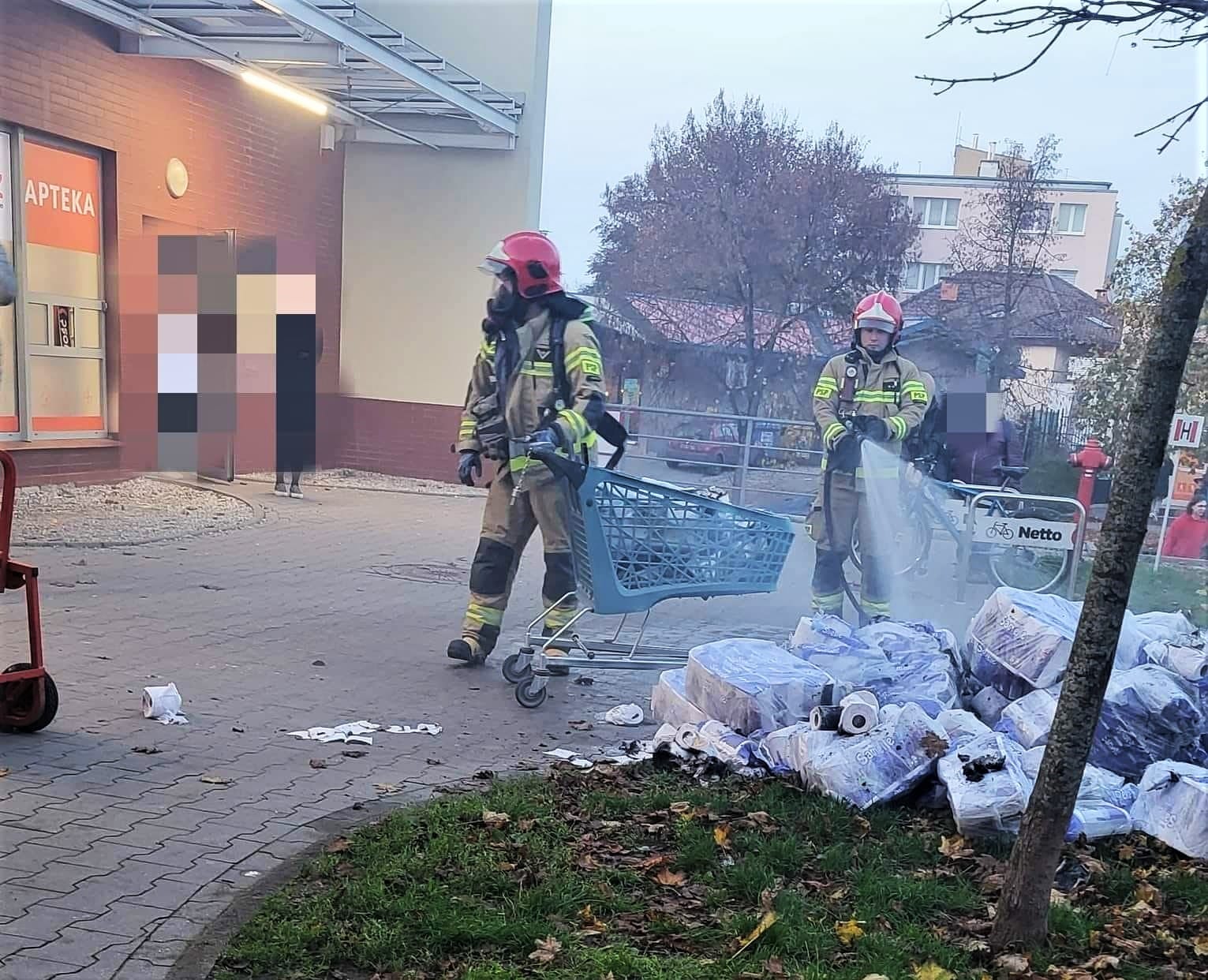 Pożar papieru toaletowego w supermarkecie na Zatorzu. Ewakuowano klientów pożar Wiadomości, zPAP