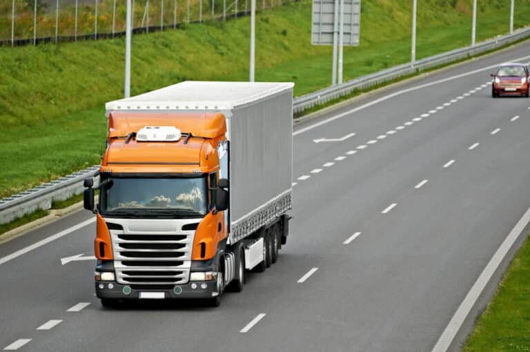 Od poniedziałku zakaz drogowych przewozów towarowych do Rosji