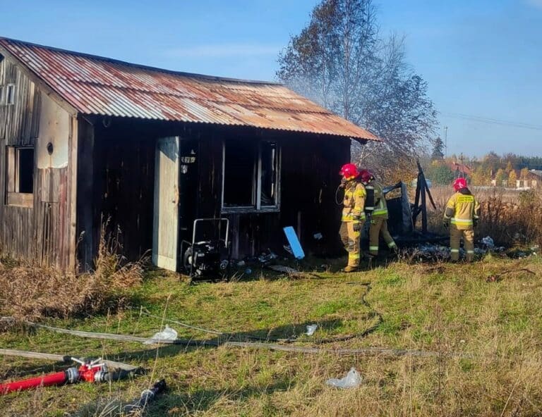 W trakcie akcji gaśniczej strażacy znaleźli dwa ciała