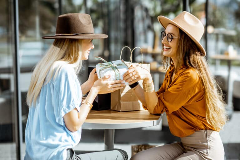 Prezenty dla bff — Pomysły na prezent dla najlepszej przyjaciółki