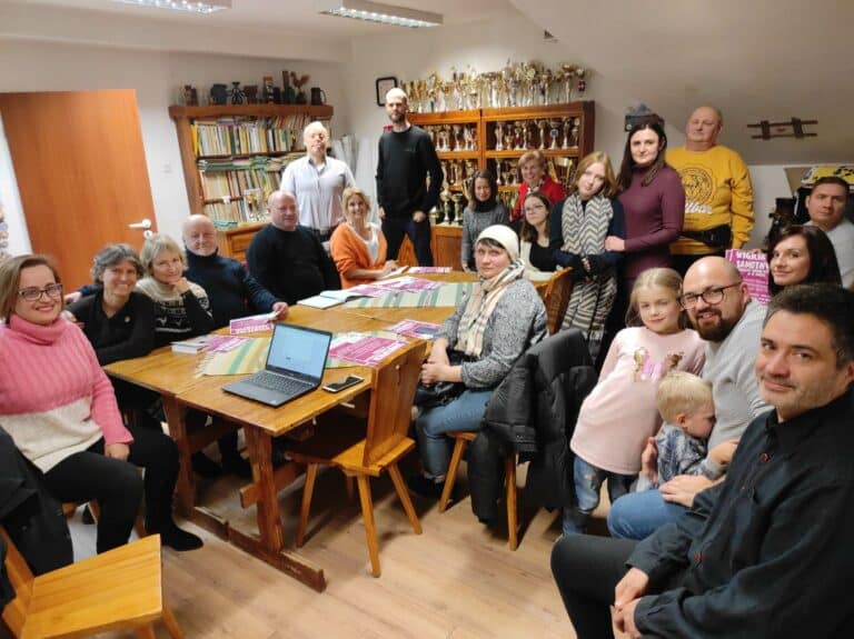 Znasz kogoś, kto samotnie spędza święta?